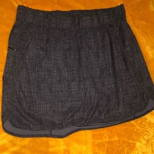 Gray patterned athletic skirt
